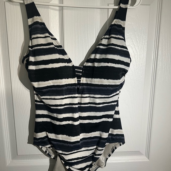 Sexy Women bathing suit one piece - Picture 2 of 2